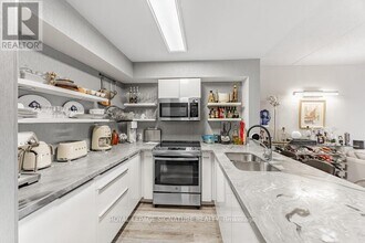 30 Via Rosedale in Brampton, ON - Building Photo - Building Photo