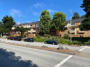 Pacific Oaks Senior Apartments in Pacifica, CA - Building Photo - Building Photo