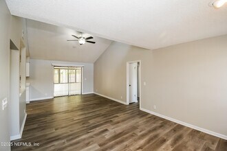 8219 Crosswind Rd in Jacksonville, FL - Building Photo - Building Photo