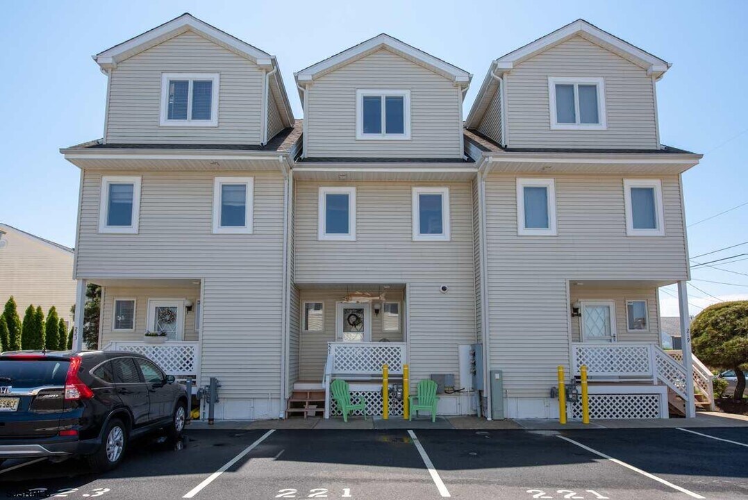 221 N 36th Ave in Longport, NJ - Building Photo
