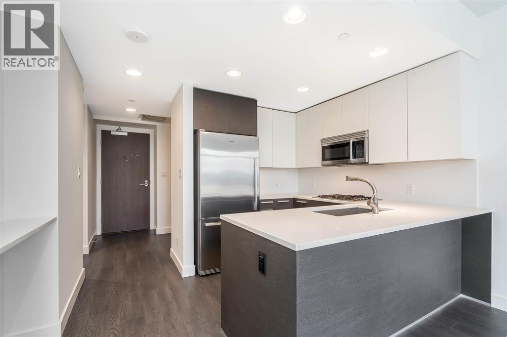 2008 Rosser Ave in Burnaby, BC - Building Photo