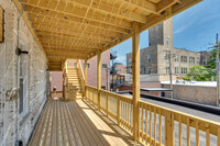 2501 Southport Ave in Chicago, IL - Building Photo - Interior Photo