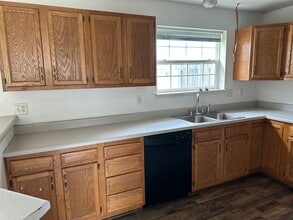 1135 Glenridge St in Lebanon, MO - Building Photo - Building Photo