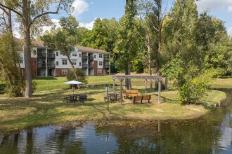 Ponds at Georgetown Apartments in Ann Arbor, MI - Building Photo - Building Photo