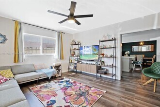 5819 SW 4th St in Miami, FL - Foto de edificio - Building Photo