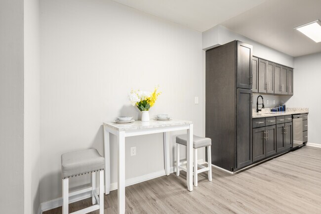 Charleston Apartments in Winston-Salem, NC - Building Photo - Interior Photo