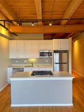 625 W Jackson Blvd, Unit 603 in Chicago, IL - Building Photo - Building Photo