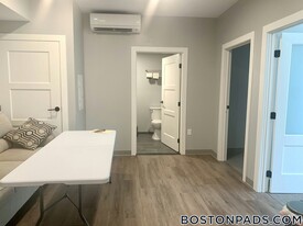 100 Hemenway St in Boston, MA - Building Photo
