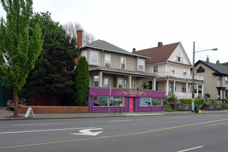 1914-1920 E Burnside St in Portland, OR - Building Photo - Building Photo