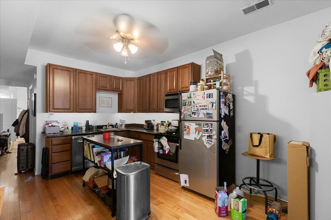 3121 N Kimball Ave, Unit 2 in Chicago, IL - Building Photo