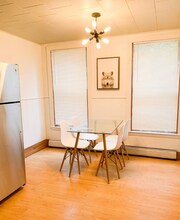 27 Frederic St, Unit A in Portland, ME - Foto de edificio - Building Photo