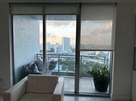 90 SW 3rd St, Unit 2111 in Miami, FL - Building Photo