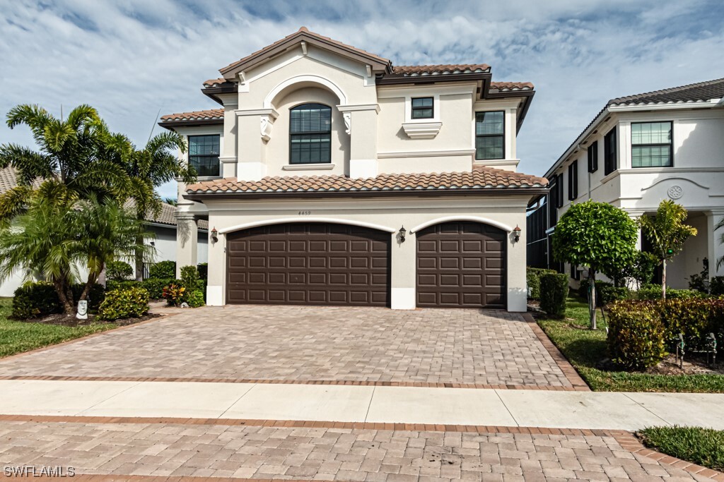 4459 Kensington Cir in Naples, FL - Foto de edificio