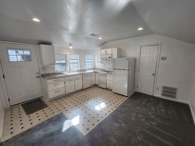 1064 Curran St NW in Atlanta, GA - Building Photo - Building Photo