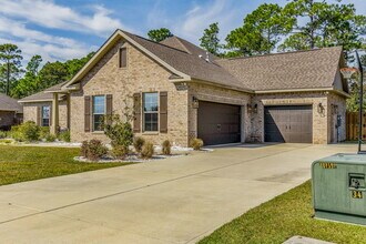 1385 Lombardy Dr in Gulf Breeze, FL - Building Photo - Building Photo