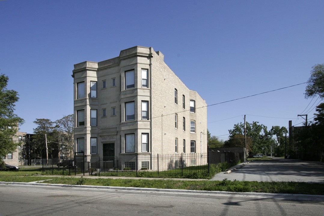 418-420 W 66th St in Chicago, IL - Building Photo