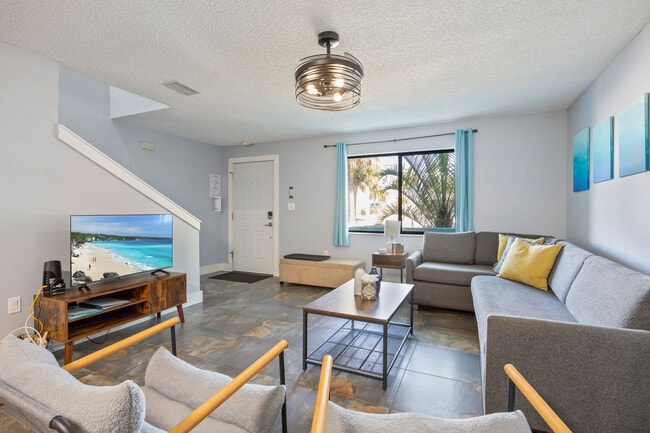 280 S Atlantic Ave in Cocoa Beach, FL - Building Photo - Building Photo