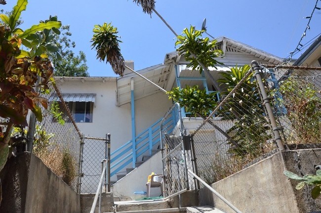 432 Solano Ave in Los Angeles, CA - Building Photo - Building Photo
