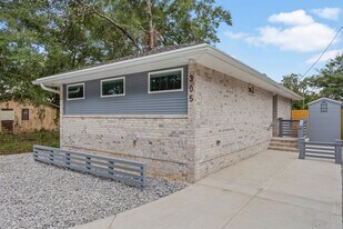 305 Willingham Dr in Niceville, FL - Building Photo