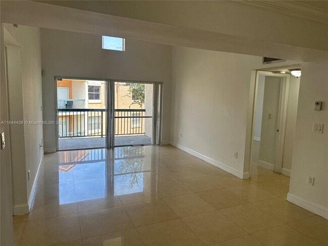 6292 NW 186th St in Hialeah, FL - Building Photo - Building Photo