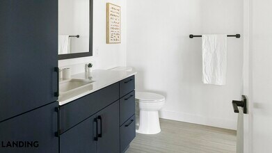 1007 S Mint St, Unit 909 in Charlotte, NC - Foto de edificio - Building Photo