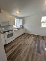 12210-12257 57 St NW in Edmonton, AB - Building Photo