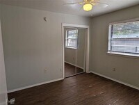 2111 Laura Ln photo'