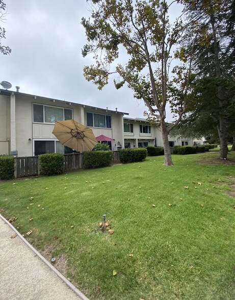 590 Mills Way, Unit 47 in Goleta, CA - Building Photo