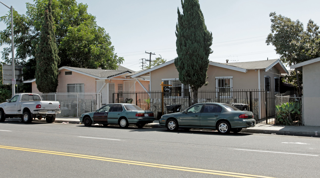 1142-1144 Nadeau St in Los Angeles, CA - Foto de edificio