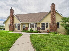 166 SW Robin Rd in Lee's Summit, MO - Building Photo