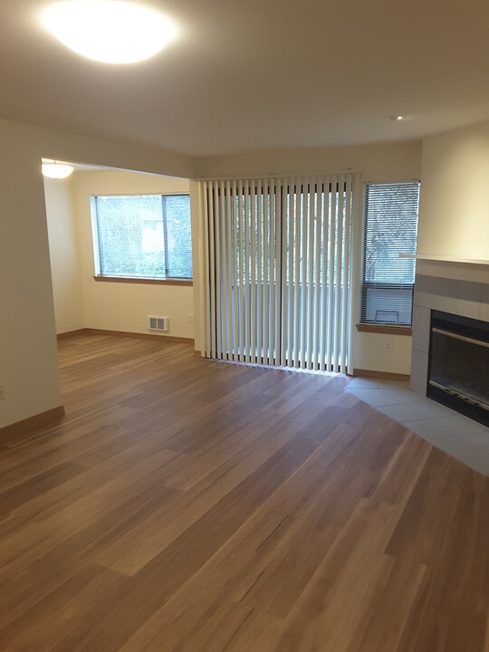 Inglewood Forest Apartments in Kenmore, WA - Building Photo