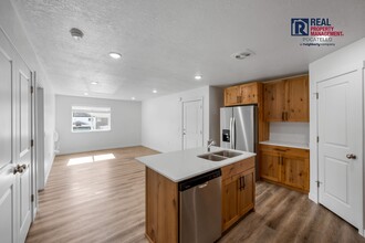 1014 W Quinn Rd in Pocatello, ID - Building Photo - Building Photo
