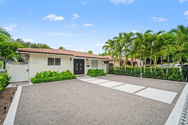 2231 SW 63rd Ave in Miami, FL - Building Photo - Building Photo