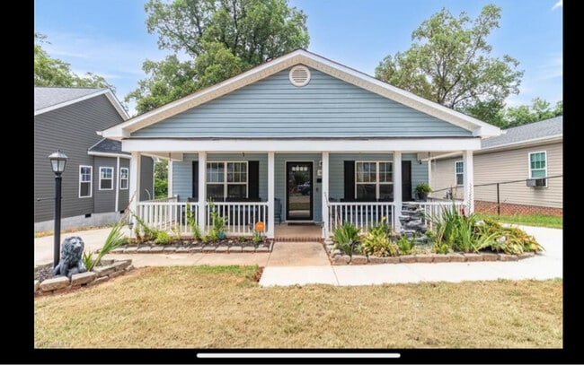 property at 1624 N Cherry St