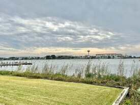 308 Miracle Strip Pkwy SW in Fort Walton Beach, FL - Building Photo