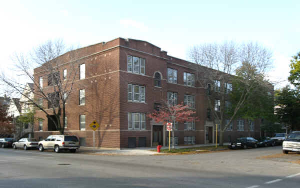 2001 W Warner Ave in Chicago, IL - Building Photo