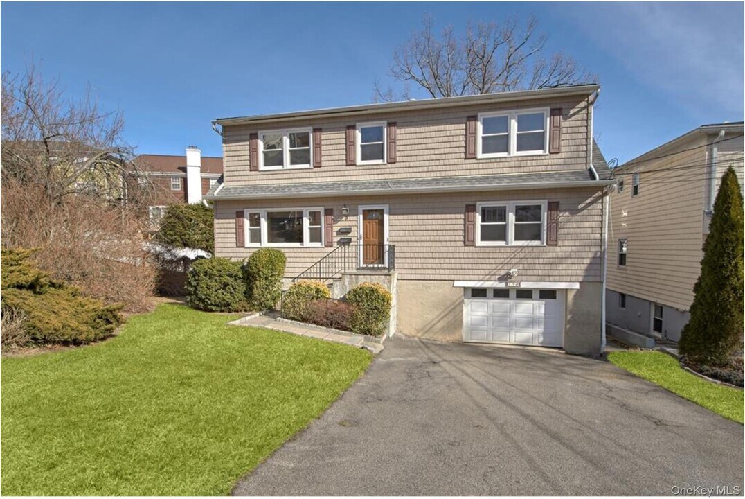 9 Walnut Ln in Harrison, NY - Foto de edificio
