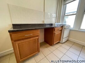 5 Barrows St, Unit 6 in Boston, MA - Building Photo