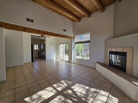 4141 Soaring Eagle Ln in Santa Fe, NM - Building Photo