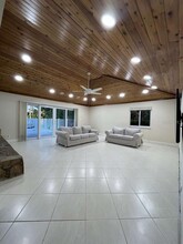 2527 Lakes Dr in Deerfield Beach, FL - Foto de edificio - Building Photo
