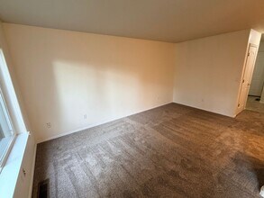 1246 Country Glen Ave NE in Keizer, OR - Building Photo - Building Photo