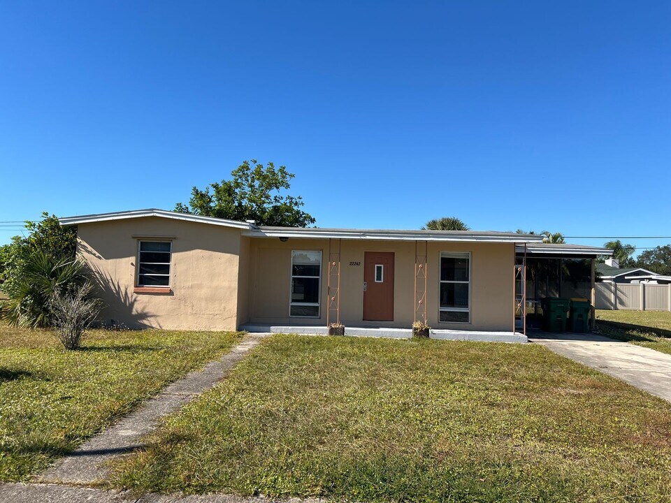 22242 Belinda Ave in Port Charlotte, FL - Building Photo