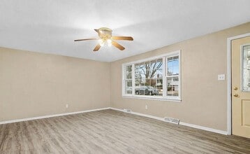 521 W Kellar Pkwy in Peoria, IL - Building Photo - Building Photo