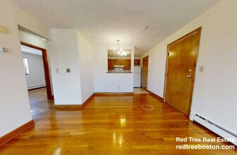 272 Grove St in Newton, MA - Foto de edificio - Building Photo
