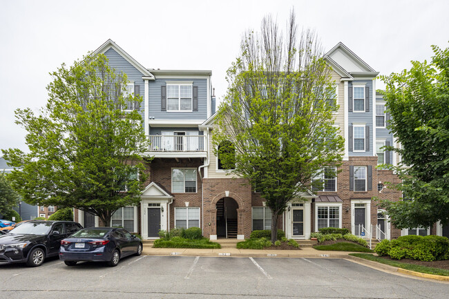 The Pavillion in Falls Church, VA - Foto de edificio - Building Photo