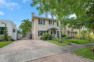 1432 SW 11th St in Miami, FL - Foto de edificio - Building Photo