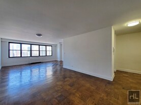 East 82nd Street in New York, NY - Building Photo