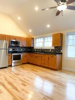 74-76-76 North St in Burlington, VT - Building Photo