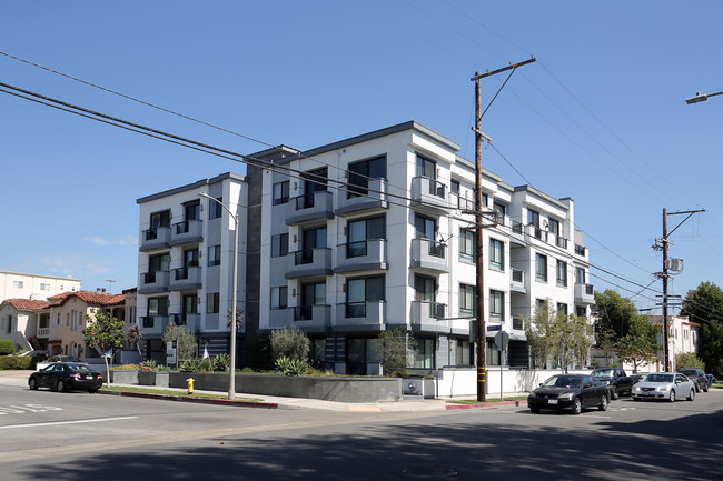 8643 Chalmers Dr in Los Angeles, CA - Building Photo - Building Photo