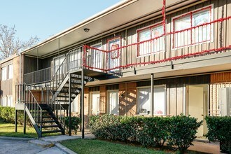 Noble Apartment in Houston, TX - Building Photo - Building Photo